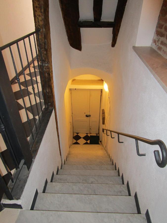 Marina Apartment, Unique, Authentic, Beachfront, 2 Aircondo Bdr , 2Bht, Easy To Train Or From Private Parking Вернаца Екстериор снимка