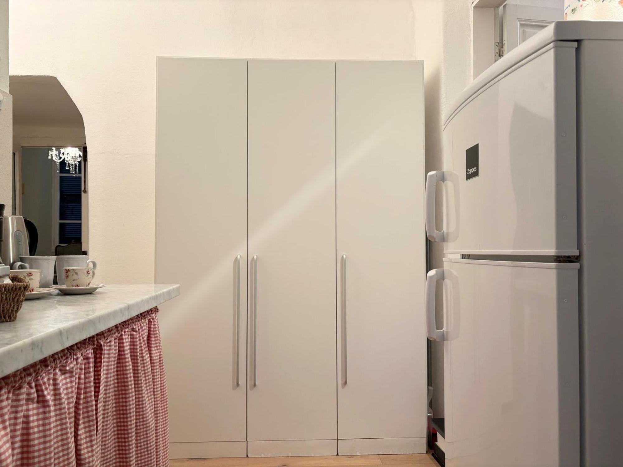 Marina Apartment, Unique, Authentic, Beachfront, 2 Aircondo Bdr , 2Bht, Easy To Train Or From Private Parking Вернаца Екстериор снимка