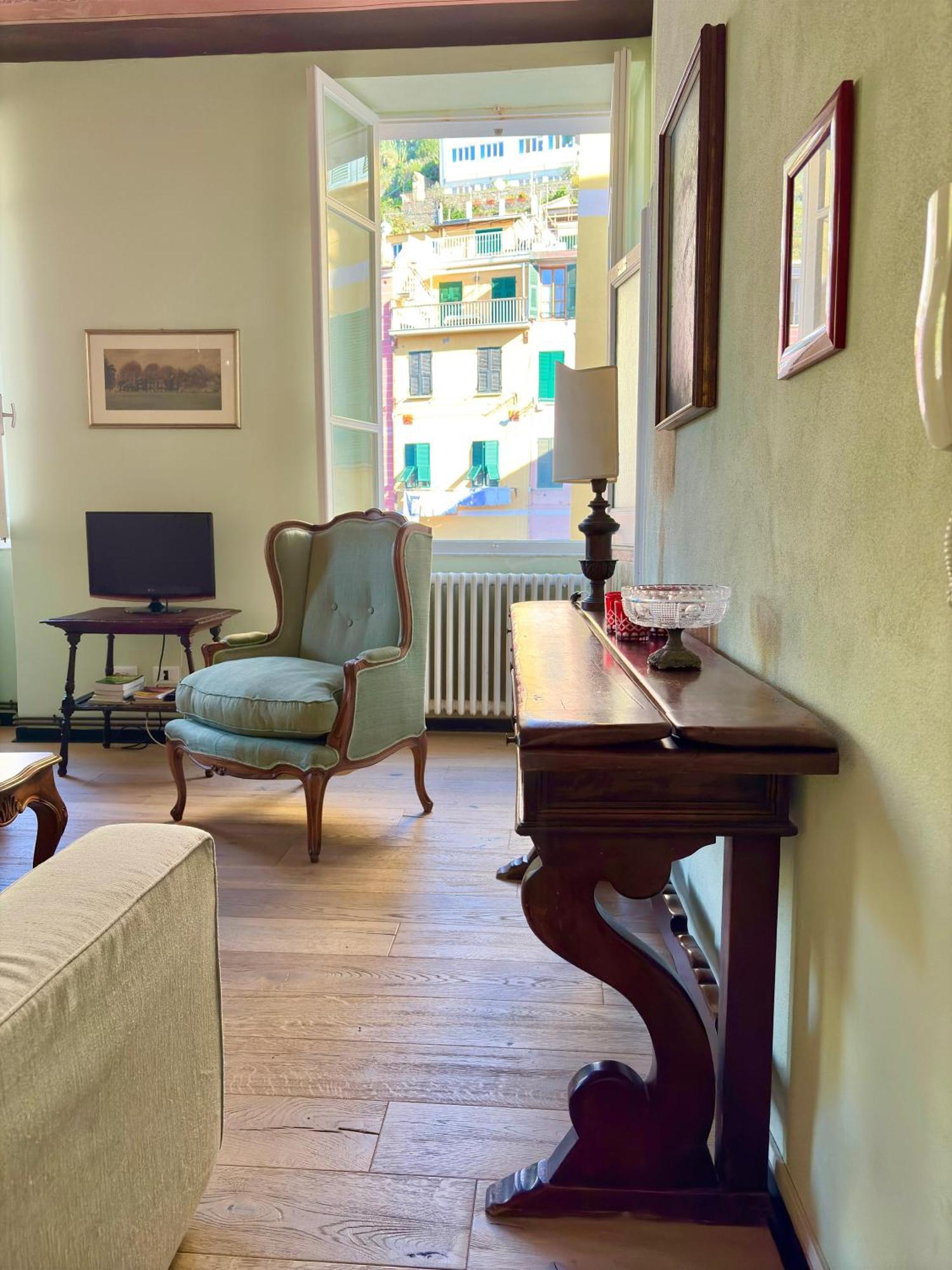 Marina Apartment, Unique, Authentic, Beachfront, 2 Aircondo Bdr , 2Bht, Easy To Train Or From Private Parking Вернаца Екстериор снимка
