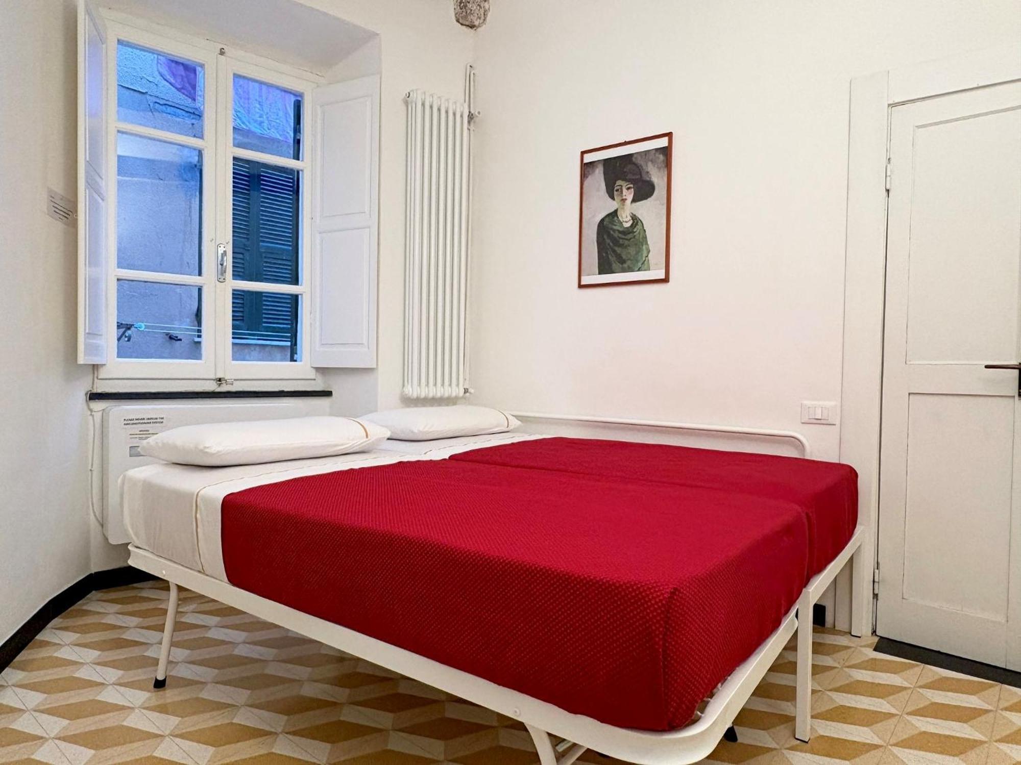 Marina Apartment, Unique, Authentic, Beachfront, 2 Aircondo Bdr , 2Bht, Easy To Train Or From Private Parking Вернаца Екстериор снимка